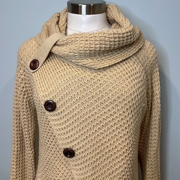 ✨HOST PICK✨ Women’s Button Sweater - Picture 5 of 11